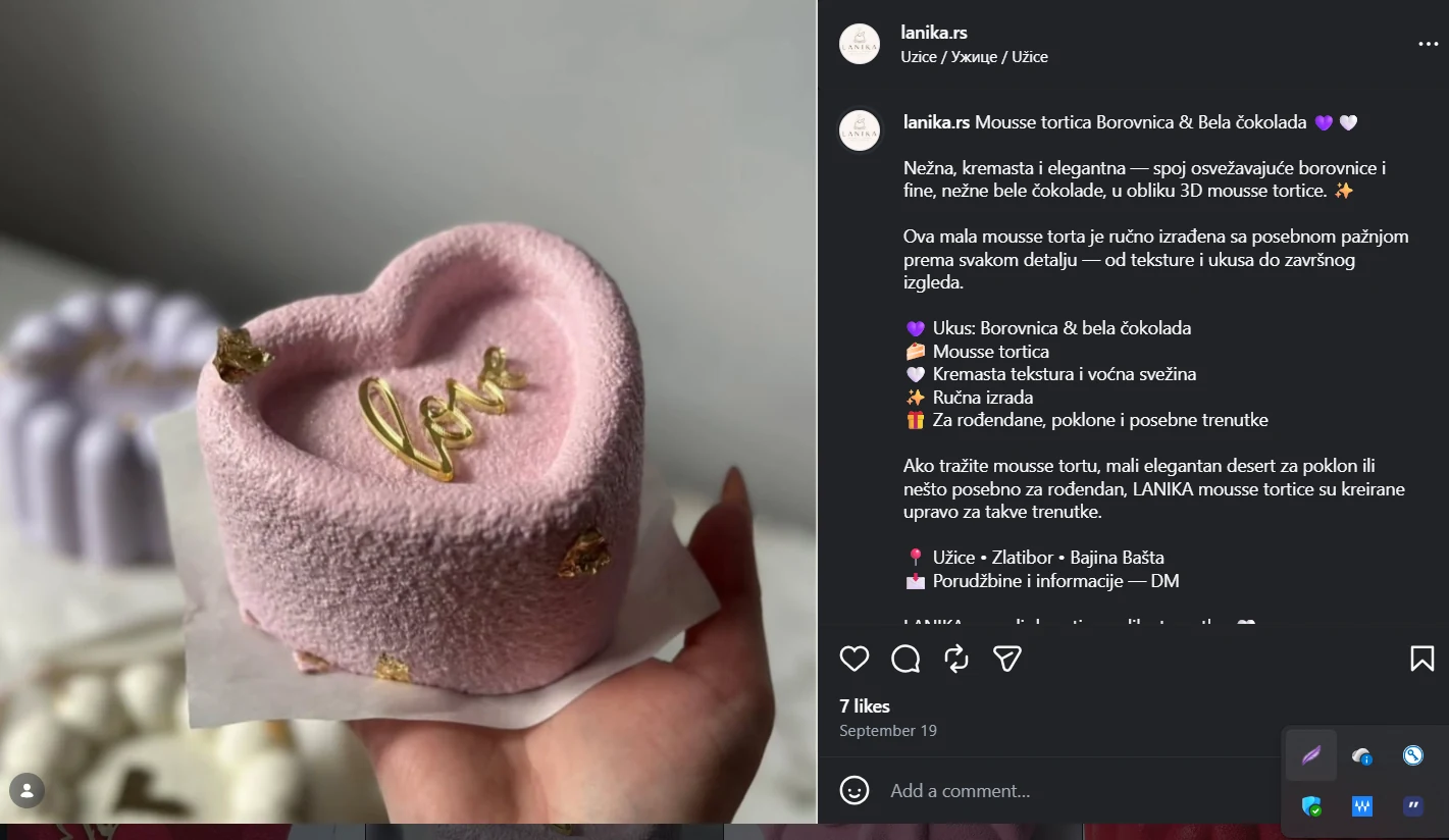 Roze mousse tortica borovnica i bela čokolada u obliku srca
