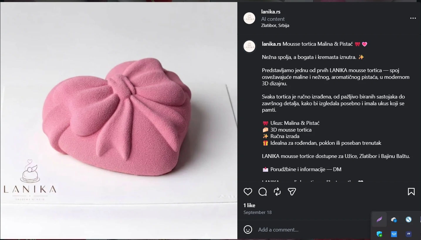LANIKA roze mousse tortica sa mašnom, malina i pistać